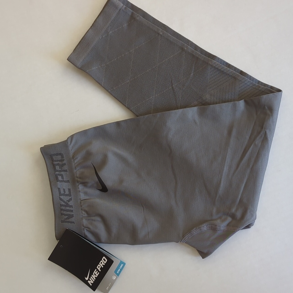 NWT Nike Pro Dri-Fit Training Athletic Capri Legging Pants M Gray
